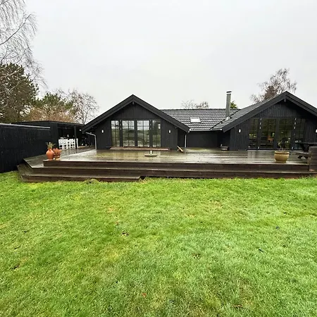 Modern With Views In Semesterbostad