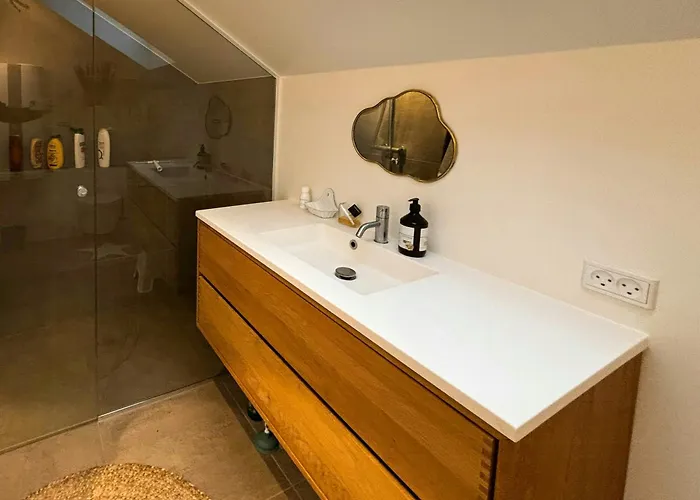 Modern With Views In Сasa de vacaciones *