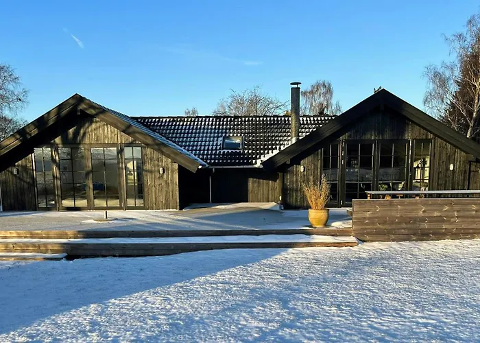 Сasa de vacaciones Modern With Views In *